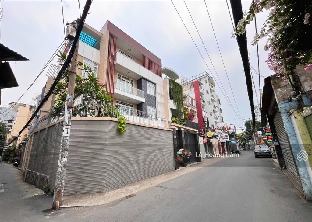 Bán nhà mới sát mt tăng bạt hổ  lê quang định (5,4x22) 2 tầng kiên cố full nội thất. ôtô vào nhà