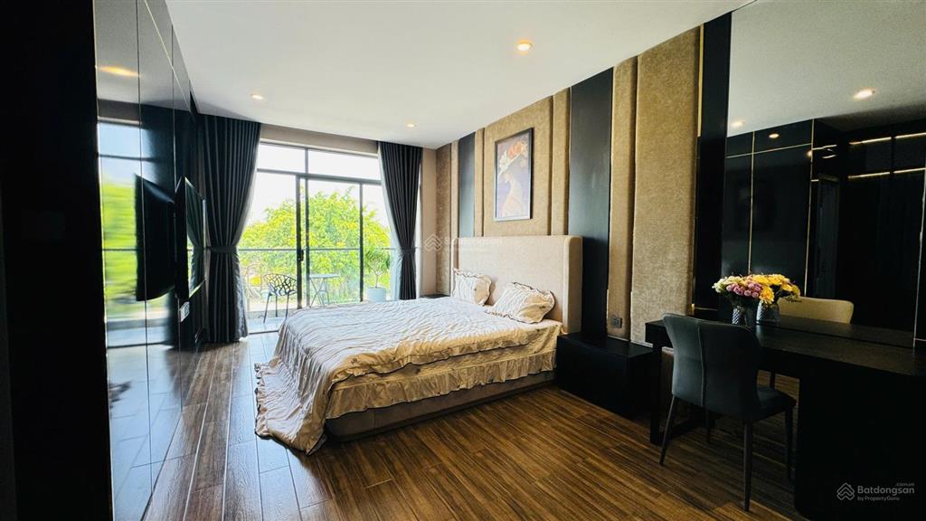 Bán nhà full nội thất  view hồ bơi   công viên lớn gói 8 mỹ gia