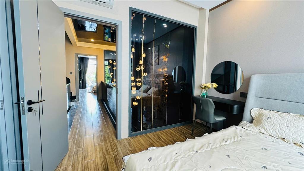 Bán nhà full nội thất  view hồ bơi   công viên lớn gói 8 mỹ gia