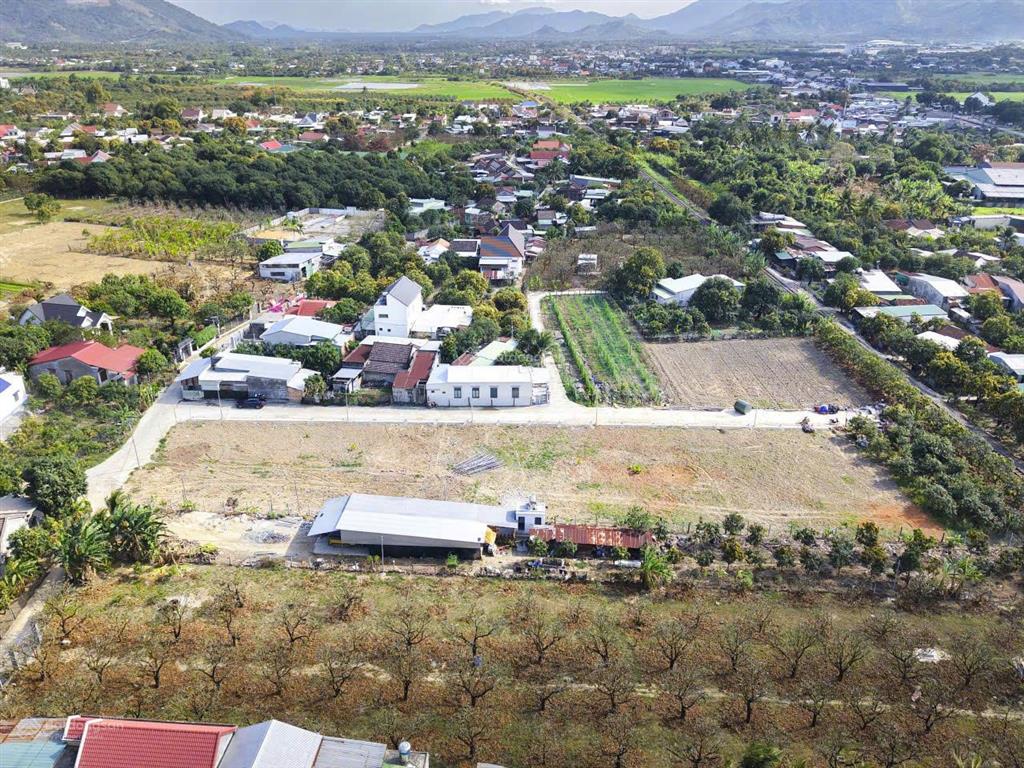 Đất thổ cư ven nha trang, sổ sẵn, hướng đông nam.
chỉ 1tỷ100