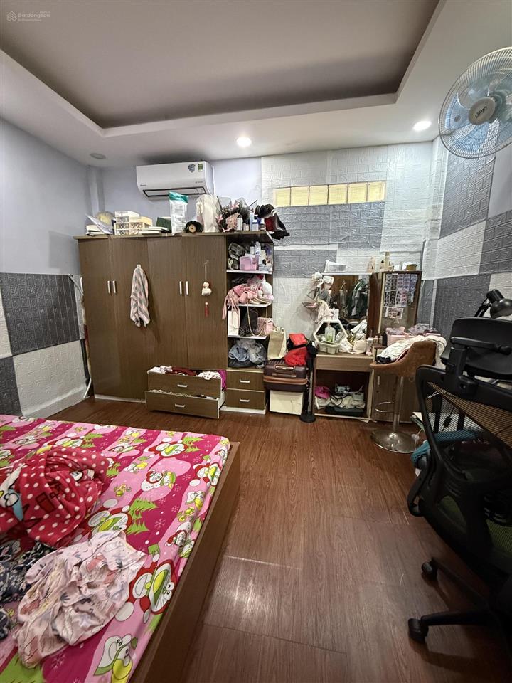 Nhà đẹp 3 tầng, tùng thiện vương q8, ngay cầu chà và giáp q5, 43m2(4x11m) 4pn, 5,2 tỷ