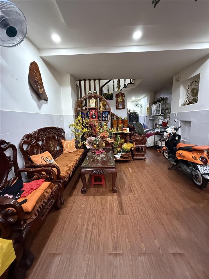 Nhà đẹp 3 tầng, tùng thiện vương q8, ngay cầu chà và giáp q5, 43m2(4x11m) 4pn, 5,2 tỷ