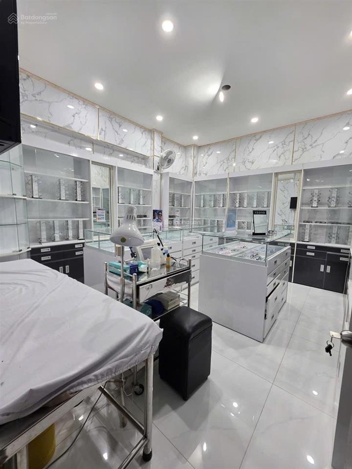 Bán nhà mặt tiền kinh doanh  điện biên phủ quận 10, 91m2(4x24) 4 tầng, lề 4m, có thang máy chờ.