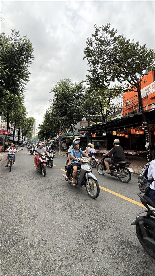 Bán nhà hẻm xe tải 10m, đoàn văn bơ  vĩnh khánh, q4, 66m2, 4 tầng, sân thượng, ko lg, tặng full nt