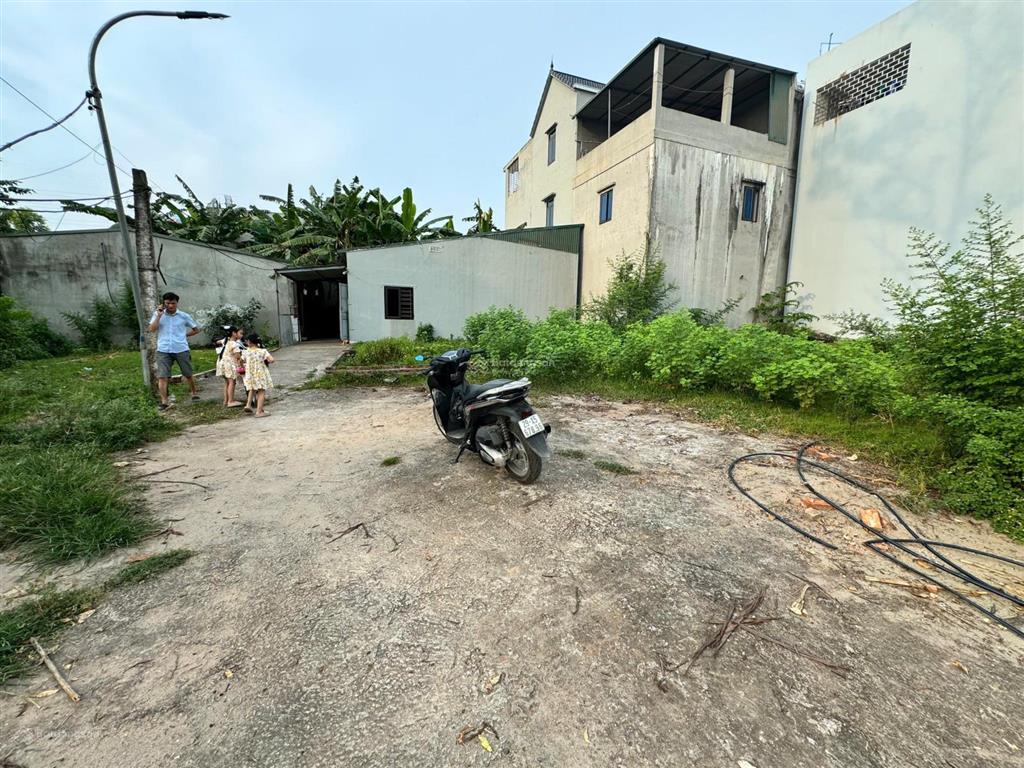 Lô góc 40m2  mặt tiền 4m  2tyxxx  sổ đỏ riêng giá rẻ nhất mà khách hàng có thể mua được