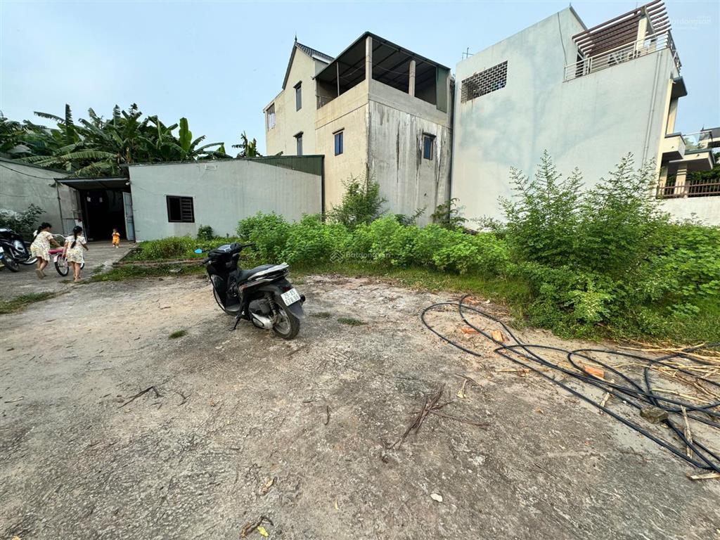 Lô góc 40m2  mặt tiền 4m  2tyxxx  sổ đỏ riêng giá rẻ nhất mà khách hàng có thể mua được