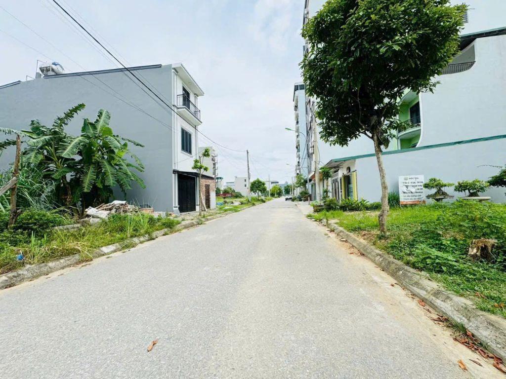 Bán lô đất 100m2 tại xã Hoà Lạc đường ô tô tránh giá chỉ nhỉnh 2 tỷ