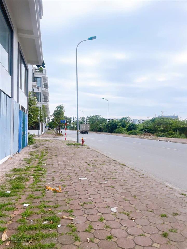 Bán liền kề 76,1 m2 shophouse central metropolitan gia lâm 20.6 tỷ