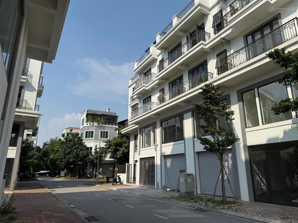 Bán liền kề 67.5m2 central metropolitan gia lâm 13.8 tỷ đường nguyễn mậu tài