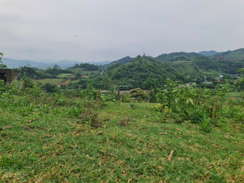 Tổng diện tích 10,300m (=1,3ha cách ql chỉ 200m
giá rẻ chỉ hơn 3tỷ sỡ hữu toàn bộ diện tích