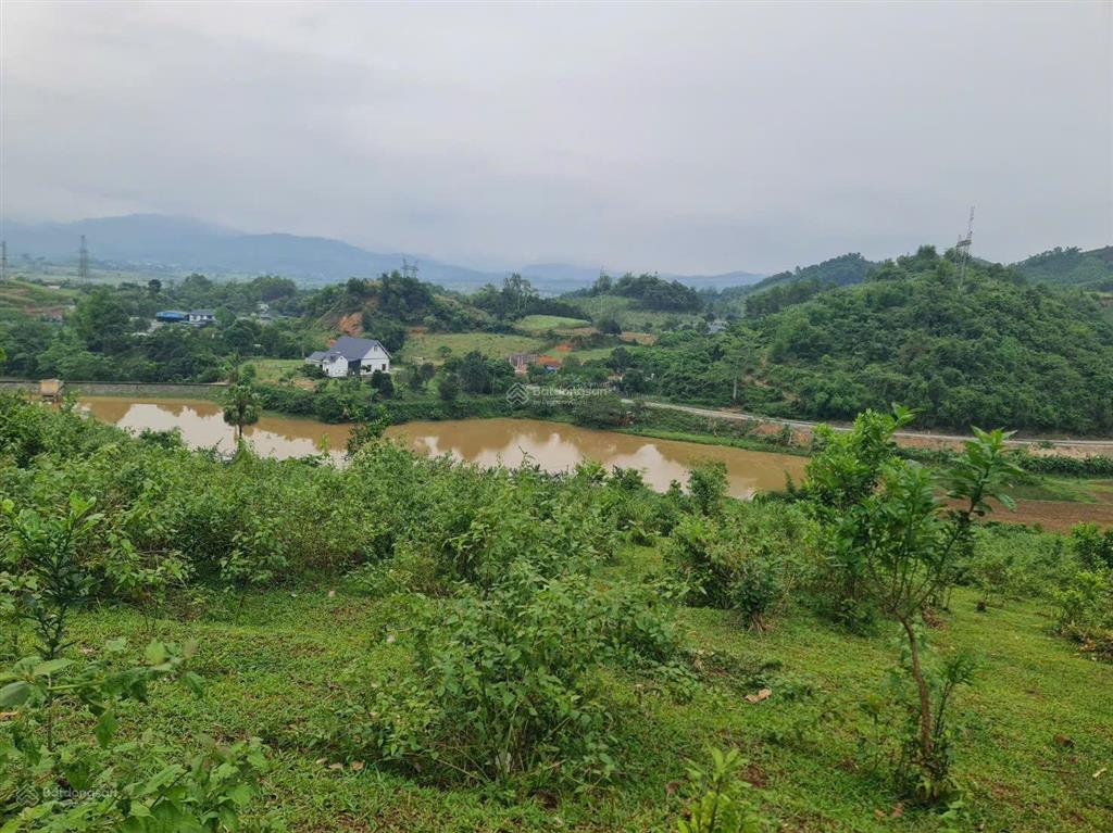 Tổng diện tích 10,300m (=1,3ha cách ql chỉ 200m
giá rẻ chỉ hơn 3tỷ sỡ hữu toàn bộ diện tích