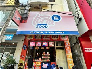 Bán nhà 6 tầng mặt tiền đường yersin giá 27 tỷ. tp nha trang  diện tích  111,1m2 gồm 17 phòng