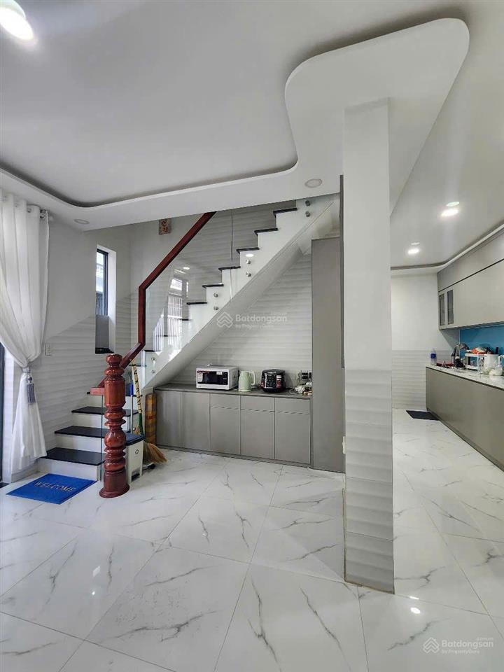 Cho thuê nhà hẻm 2/4  mới đẹp  đầy đủ nội thất  trung tâm tp nha trang gần biển, gần chợ đầm
