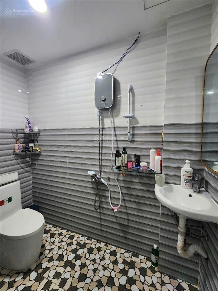 Cho thuê nhà hẻm 2/4  mới đẹp  đầy đủ nội thất  trung tâm tp nha trang gần biển, gần chợ đầm