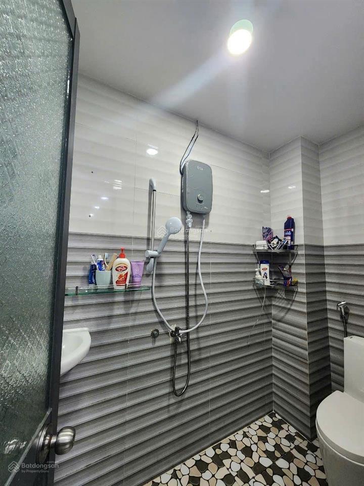 Cho thuê nhà hẻm 2/4  mới đẹp  đầy đủ nội thất  trung tâm tp nha trang gần biển, gần chợ đầm