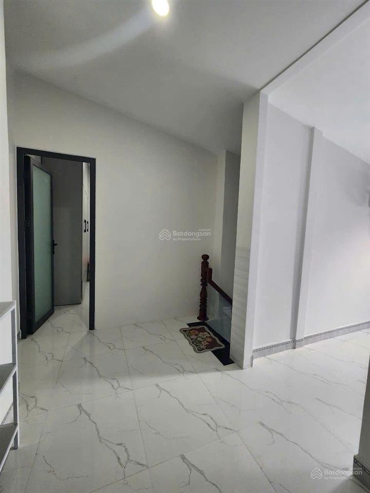 Cho thuê nhà hẻm 2/4  mới đẹp  đầy đủ nội thất  trung tâm tp nha trang gần biển, gần chợ đầm