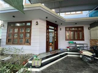 Cần tiền bán nhanh  nhà mặt tiền nguyễn tất thành 3pn, 2wc  hòn rớ 2 hướng về sông.