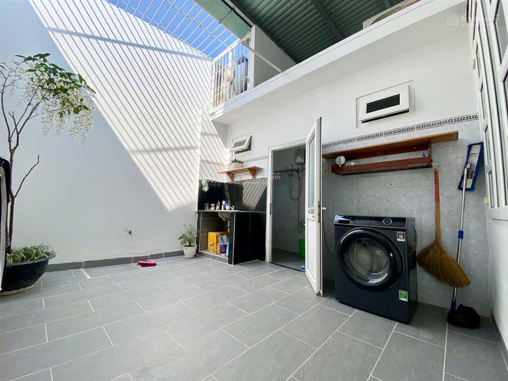 Bán nhà mới full nội thất mặt tiền xóm cốm  141,7m để lại full nội thất  giá chỉ còn 2,95 tỷ