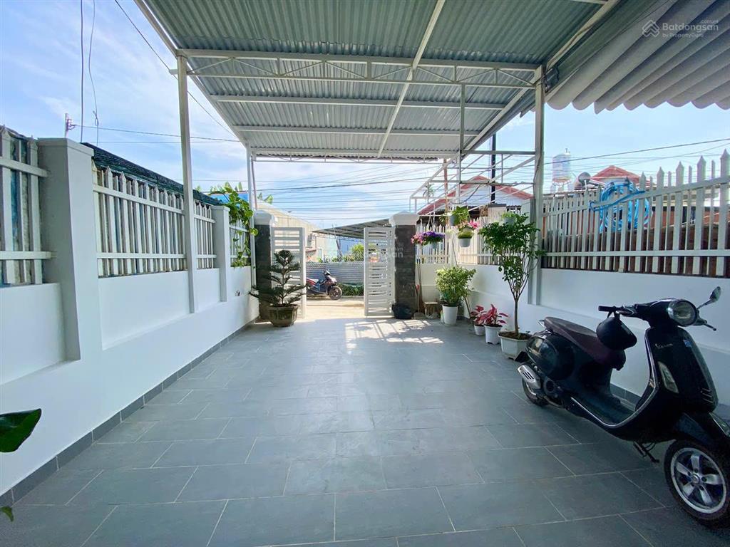 Bán nhà mới full nội thất mặt tiền xóm cốm  141,7m để lại full nội thất  giá chỉ còn 2,95 tỷ