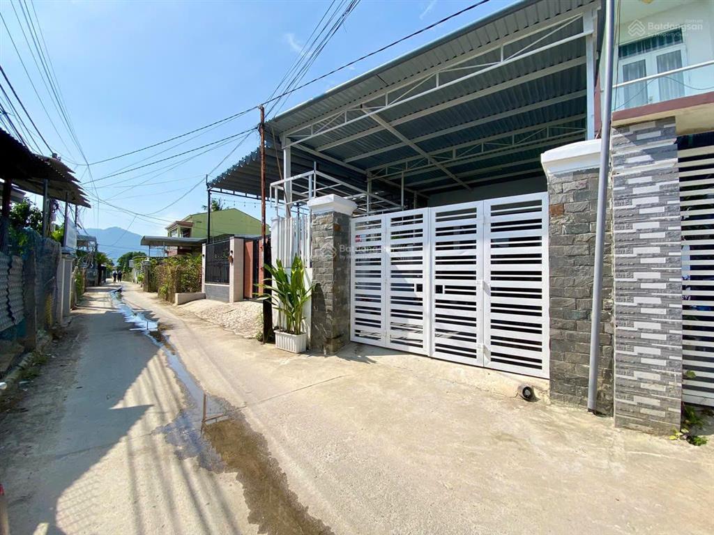 Bán nhà mới full nội thất mặt tiền xóm cốm  141,7m để lại full nội thất  giá chỉ còn 2,95 tỷ