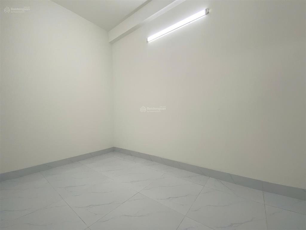 Bán căn góc 3 tầng ô tô vào tận nhà, cạnh bên tđc ngọc hiệp  giá chỉ 5 tỷ 400 triệu