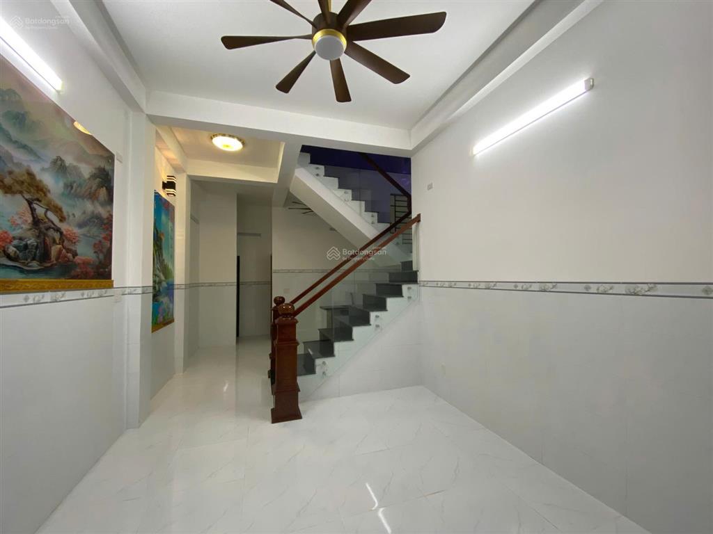 Bán căn góc 3 tầng ô tô vào tận nhà, cạnh bên tđc ngọc hiệp  giá chỉ 5 tỷ 400 triệu