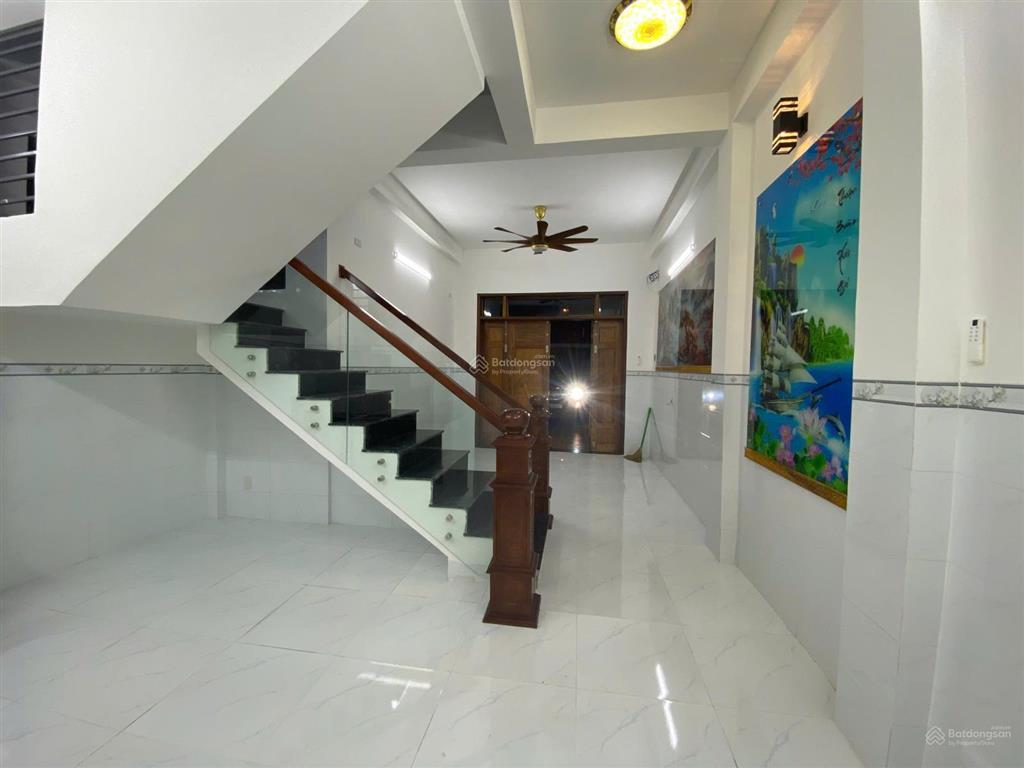Bán căn góc 3 tầng ô tô vào tận nhà, cạnh bên tđc ngọc hiệp  giá chỉ 5 tỷ 400 triệu