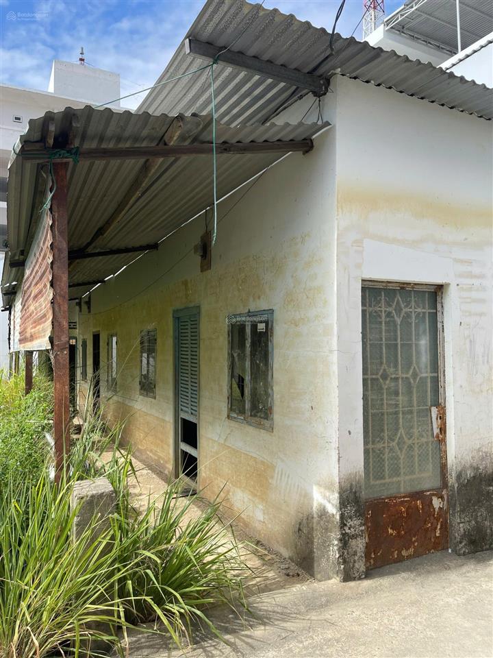 Bán lô đất hẻm miếu bà giá chỉ 1,55 tỷ diện tích 81,2 m² hướng tây bắc
