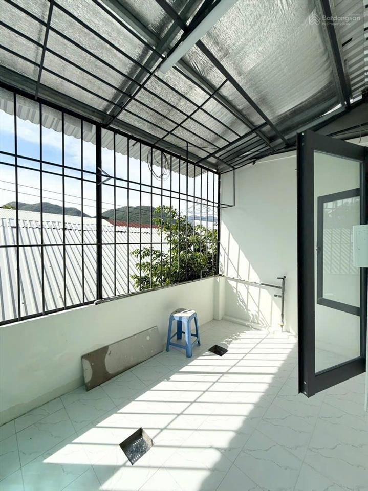 Bán nhà hẻm đường phước long tp nha trang  hạ kịch sàn chỉ 2tỷ050