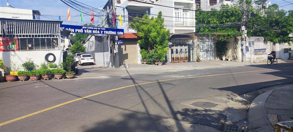 Cần sang nhượng lô đất 200,8m2 đường trường sơn hẻm 2 ô tô né nhau  phường nam nha trang
