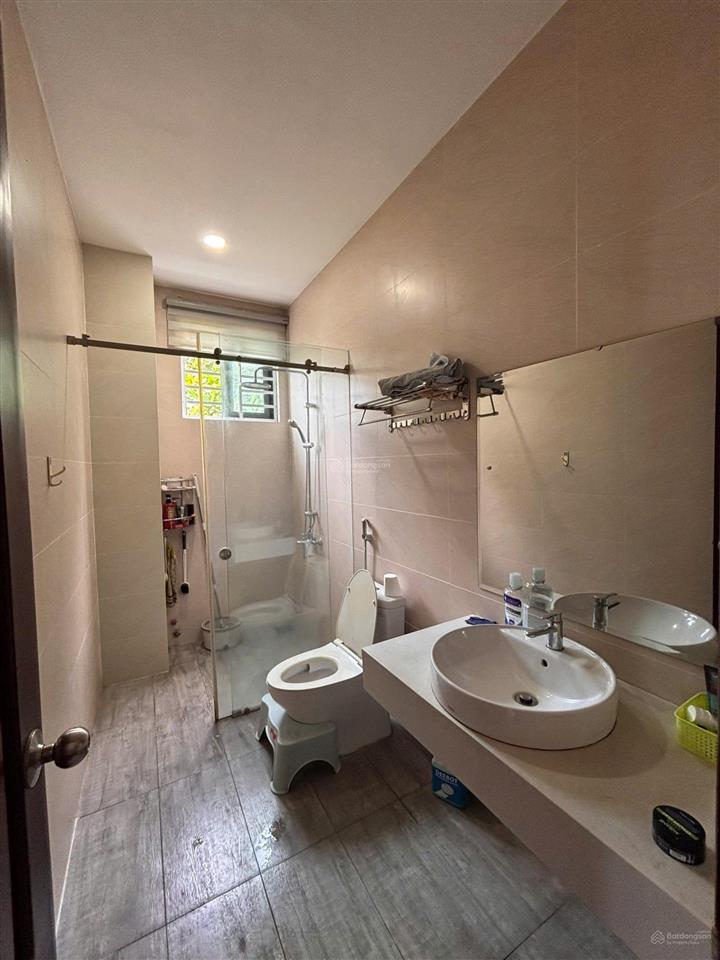 Cho thuê nhà 3 tầng  hẻm phong châu, nha trang đối diện liuthai  diện tích đất 100m2 x 3 tầng