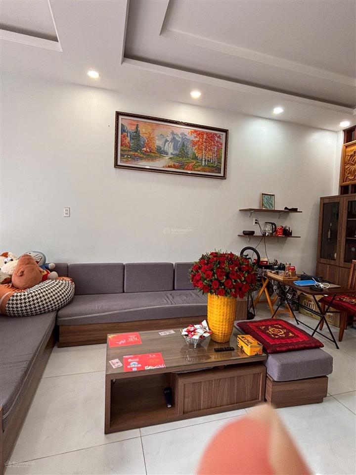 Cho thuê nhà 3 tầng  hẻm phong châu, nha trang đối diện liuthai  diện tích đất 100m2 x 3 tầng