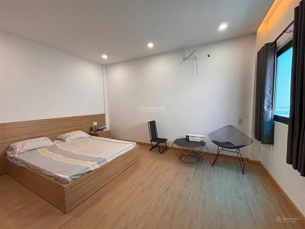 Cho thuê nhà 3 tầng  hẻm phong châu, nha trang đối diện liuthai  diện tích đất 100m2 x 3 tầng