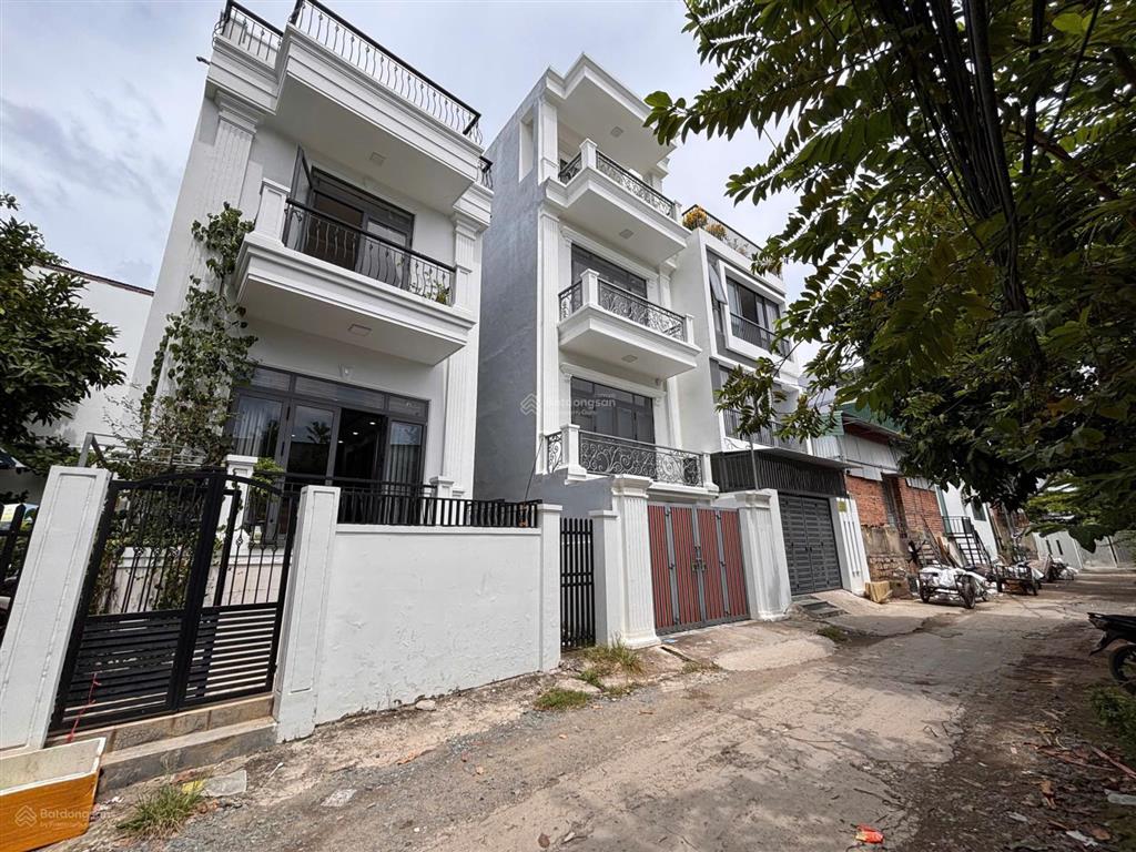 Cho thuê nhà 3 tầng  hẻm phong châu, nha trang đối diện liuthai  diện tích đất 100m2 x 3 tầng