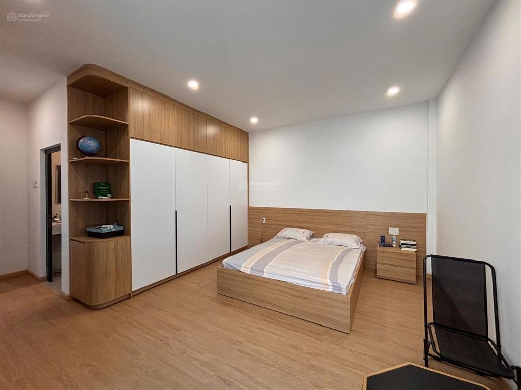 Cho thuê nhà 3 tầng  hẻm phong châu, nha trang đối diện liuthai  diện tích đất 100m2 x 3 tầng