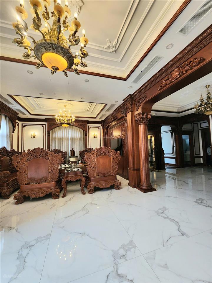 Bán biệt thự tân cổ điển 4 tầng gần biển nha trang 300m² đất 800m² sàn full nội thất cao cấp