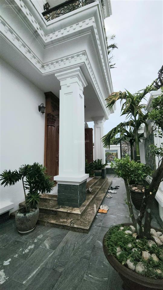 Bán biệt thự tân cổ điển 4 tầng gần biển nha trang 300m² đất 800m² sàn full nội thất cao cấp