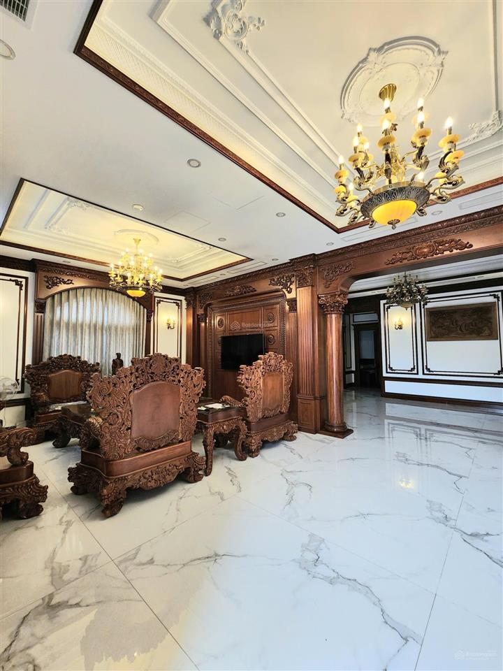 Bán biệt thự tân cổ điển 4 tầng gần biển nha trang 300m² đất 800m² sàn full nội thất cao cấp