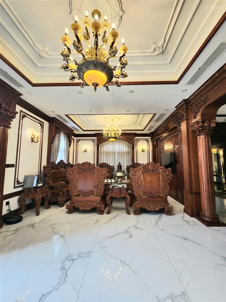 Bán biệt thự tân cổ điển 4 tầng gần biển nha trang 300m² đất 800m² sàn full nội thất cao cấp