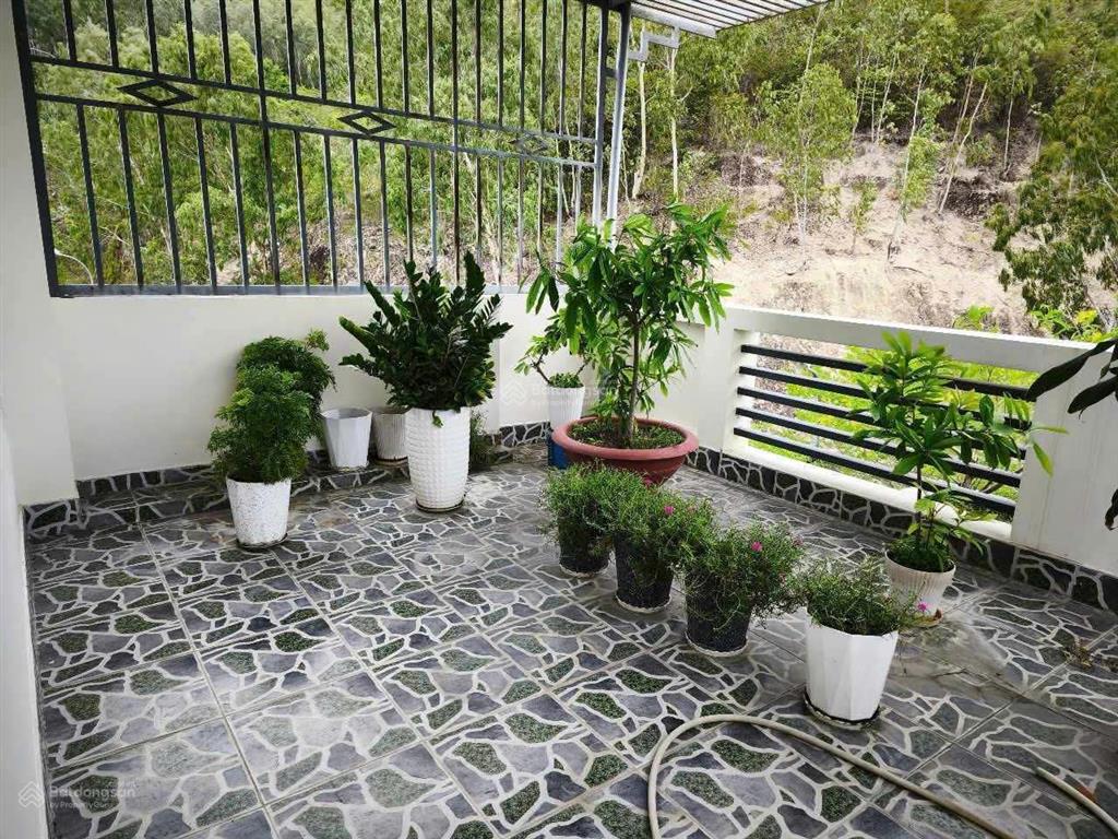 Cho thuê nhà mặt tiền đặng thai mai, hòn rớ 1 (đối điện đảo hoa sen) diện tích 85m2.