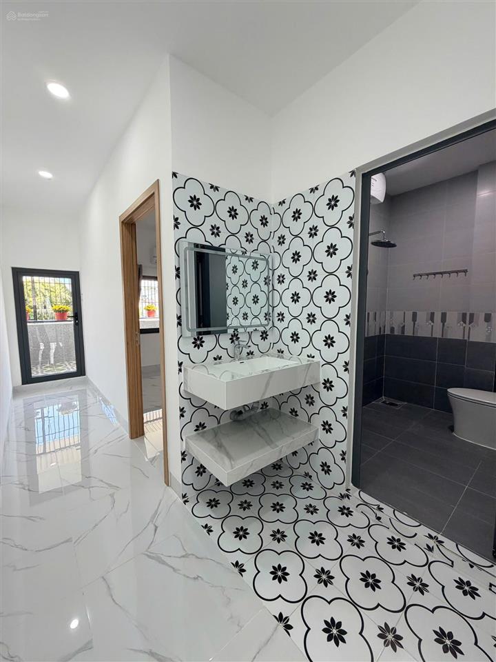 Bán nhà 2 tầng mới đẹp đường ô tô, cách hương lộ ngọc hiệp 100m  3pn 2wc