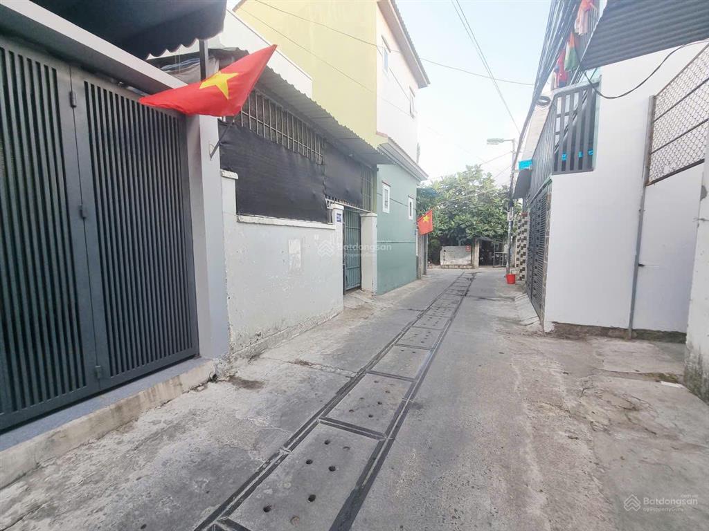 Chủ cần bán lô đất có sẵn 2 căn nhà đang có dòng tiền thuê phước long. dt 81,7m2 full đất ở đô thị