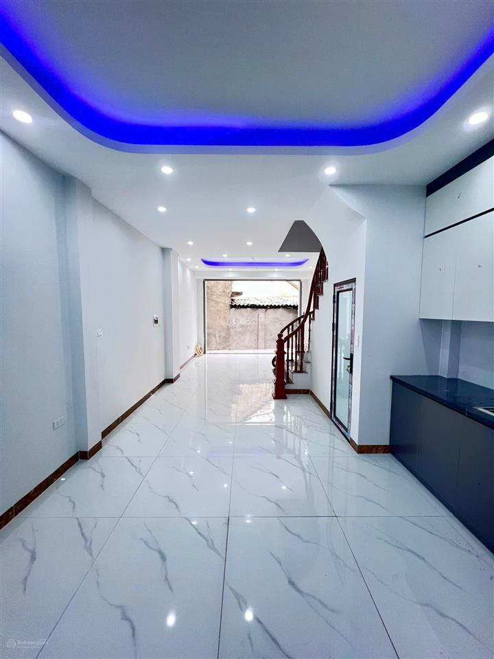 Em có ngôi nhà 3 tầng cần bán, dt 48m2, đường trước nhà rộng 3m, tiền phong, mê linh, hà nội