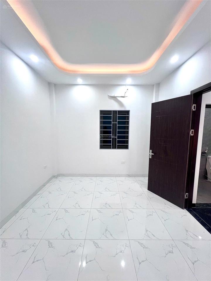 Em có ngôi nhà 3 tầng cần bán, dt 48m2, đường trước nhà rộng 3m, tiền phong, mê linh, hà nội