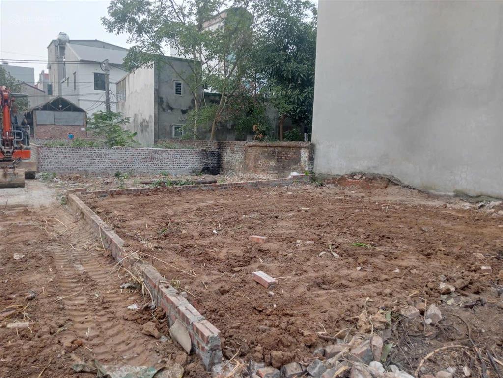 Cần bán 40m giá 3 tỷ cách 2 nhà ra trục oto tránh đầu ngõ có bãi đỗ xe công cộng kim chung đahn