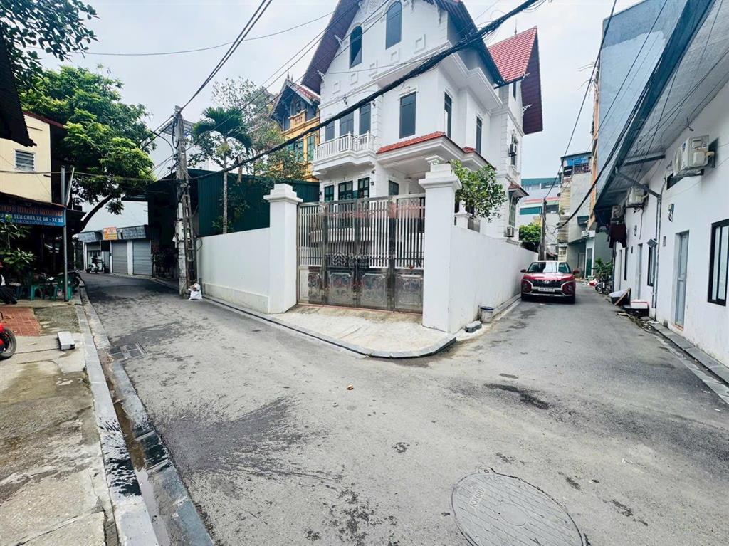 Gia đình cần bán 56m giá 4,3 tỷ ngay chợ bầu kim chung gần cầu thăng long kim chung đahn