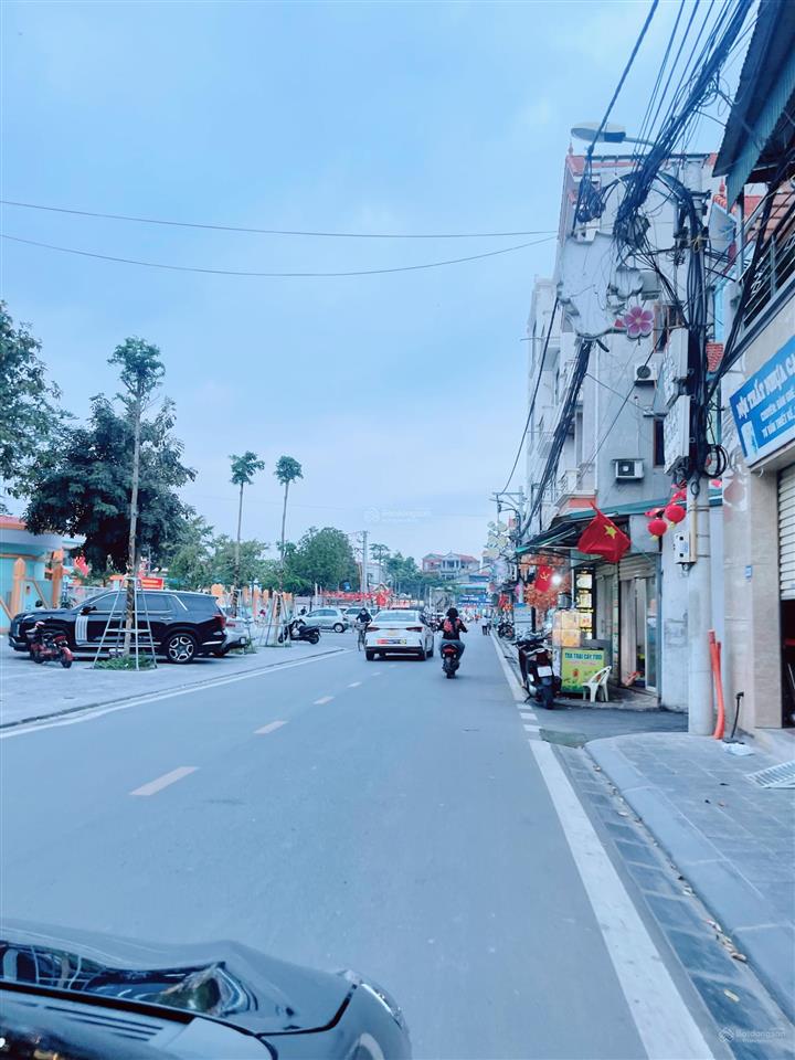 Gia đình cần bán nhà 3 tầng giá 3,5 tỷ đường rộng 4m thông thương tại kim nỗ đông anhhn