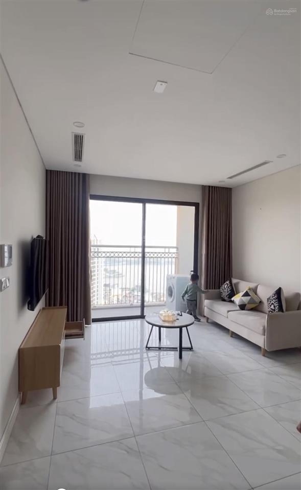 Bán căn 3 ngủ  tầng cao  full đồ  đang cho thuê 18tr  xem được pháo hoa  đã có sổ đỏ  15,5 tỷ