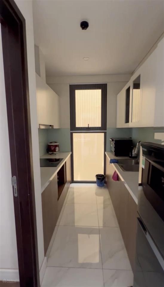 Bán căn 3 ngủ  tầng cao  full đồ  đang cho thuê 18tr  xem được pháo hoa  đã có sổ đỏ  15,5 tỷ