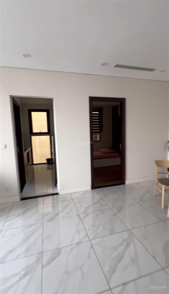 Bán căn 3 ngủ  tầng cao  full đồ  đang cho thuê 18tr  xem được pháo hoa  đã có sổ đỏ  15,5 tỷ
